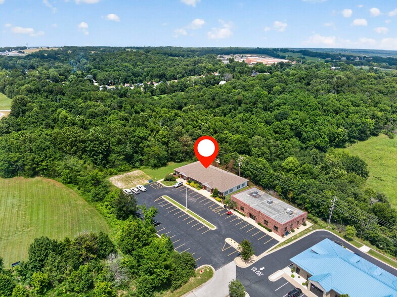 More Photos Of 1567 W Diane St, Ozark Office For Sale