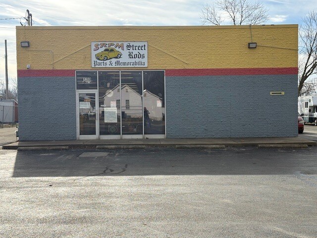 Primary Photo Of 1290 W Main St, Wilmington Auto Repair For Sale