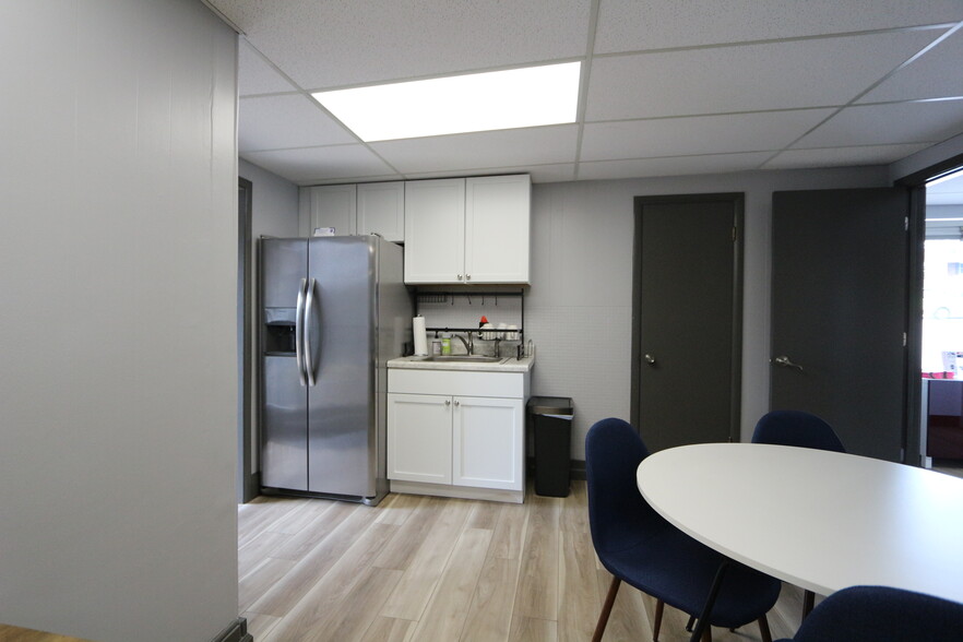 More Photos Of 1500-1502 S Big Bend Blvd, Richmond Heights Office For Sale