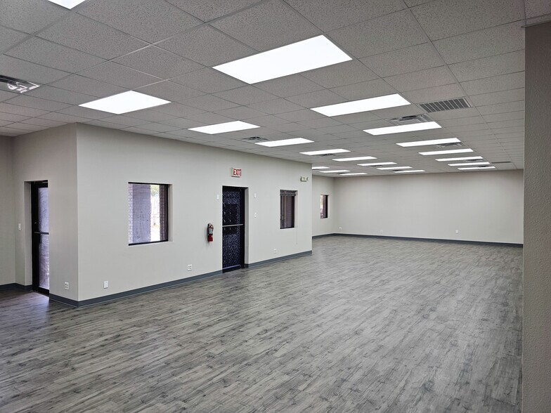 More Photos Of 8001 Mainland Dr, San Antonio Manufacturing For Lease