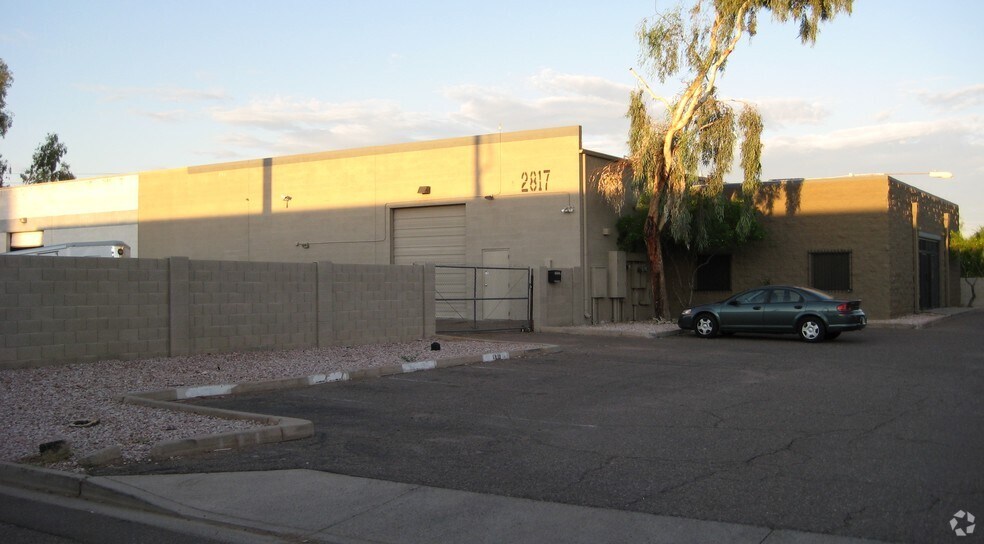 More Photos Of 2817 S 46th St, Phoenix Warehouse For Lease