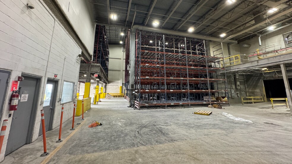 More Photos Of 2544 Borough Pl, Woodside Warehouse For Lease