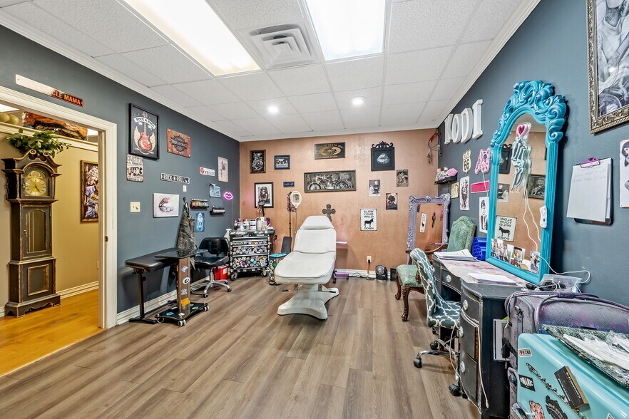 More Photos Of 214 N Newsom St, Mineola Office For Sale