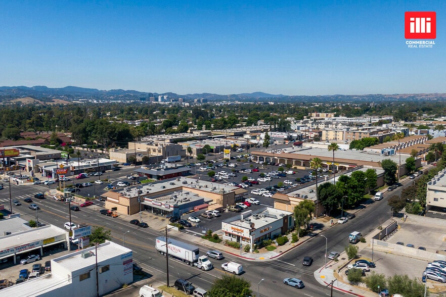 More Photos Of 20111-20149 Saticoy St, Winnetka Storefront For Lease