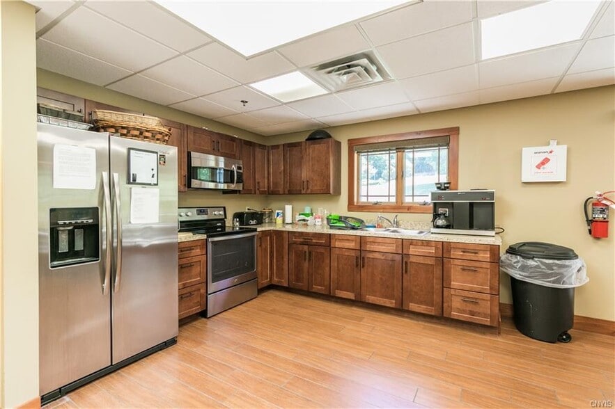 More Photos Of 4488 Onondaga Blvd, Syracuse Office For Sale