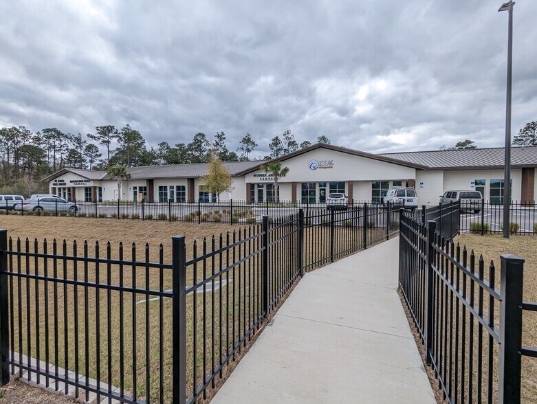 More Photos Of 2050 St Johns Pky, Saint Johns Medical For Lease