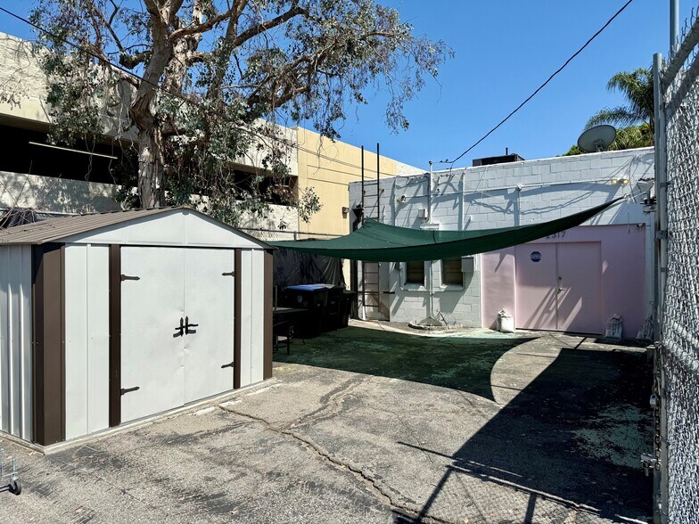 More Photos Of 2317 W Magnolia Blvd, Burbank Storefront For Sale