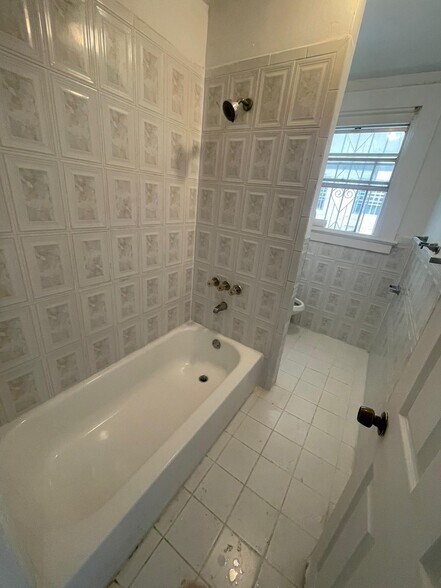 More Photos Of 711 NW 1st St, Miami Apartments For Sale