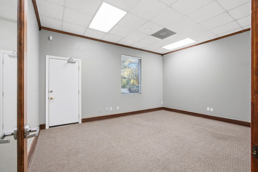 More Photos Of 120 S Village Center Rd, Southlake Office For Lease