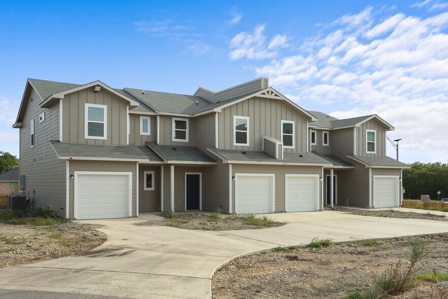 More Photos Of 7210 John Palmer Dr, San Antonio Apartments For Sale