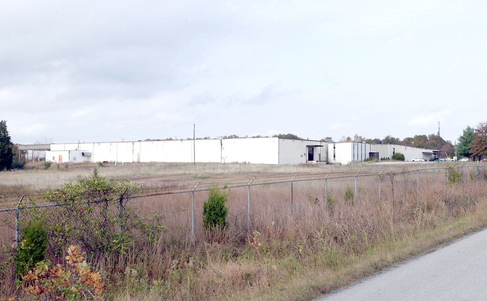 More Photos Of 400 Rivers Rd, Centerville Warehouse For Lease