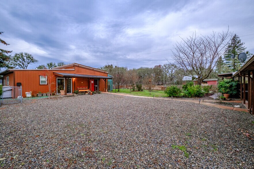 More Photos Of 909 Curry Rd, Roseburg Specialty For Sale