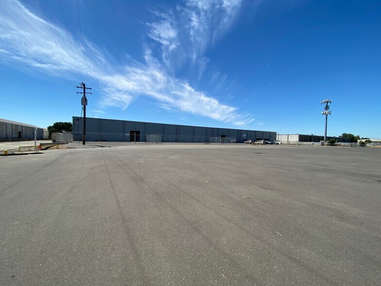 More Photos Of 1195 N Gertrude Ave, Stockton Warehouse For Lease