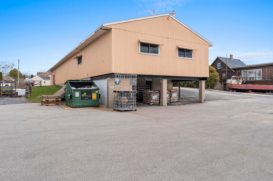 More Photos Of 1204 18th St, Two Rivers Bar For Sale