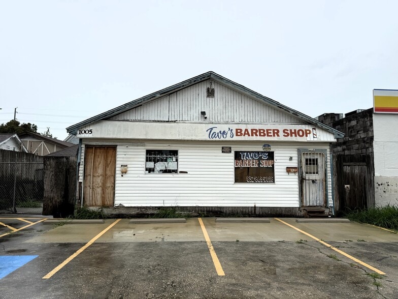 Primary Photo Of 1005 Hogan St, Houston Storefront Retail Office For Sale