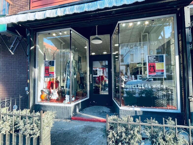 More Photos Of 129 Bedford Ave, Brooklyn Storefront Retail Residential For Lease