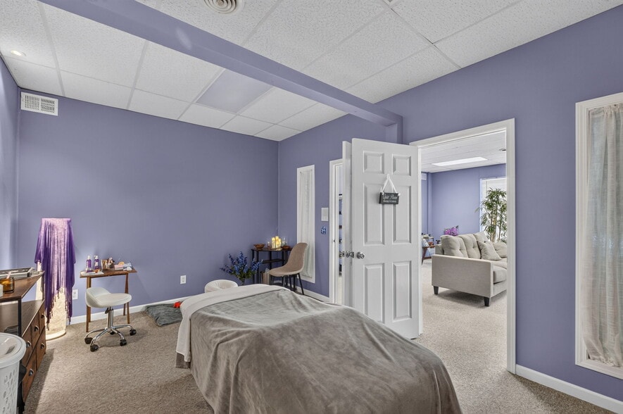 More Photos Of 1938 S Glenstone Ave, Springfield General Retail For Sale
