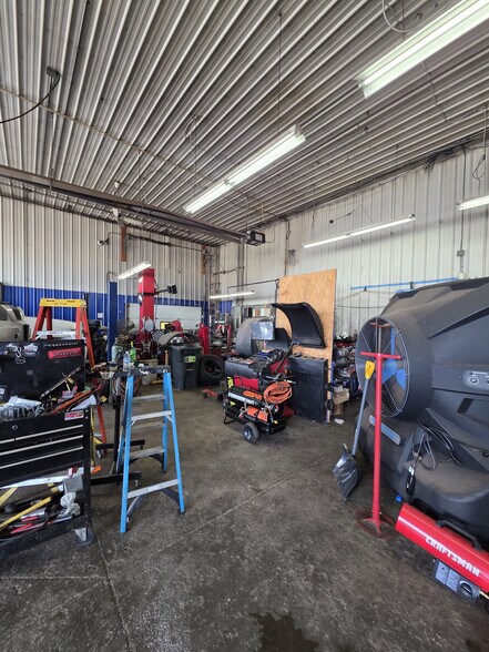 More Photos Of 6401 Thompson Rd, Syracuse Auto Repair For Lease