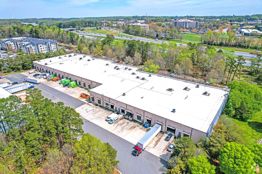 More Photos Of 9006 Perimeter Woods Dr, Charlotte Light Distribution For Lease