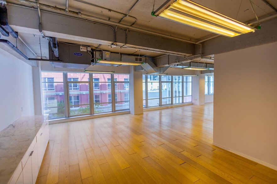 More Photos Of 14 NE 1st Ave, Miami Office For Sale