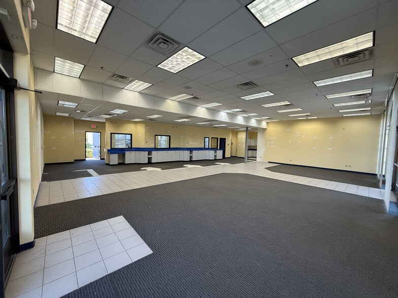 More Photos Of 9275 W Flamingo Rd, Las Vegas Freestanding For Lease