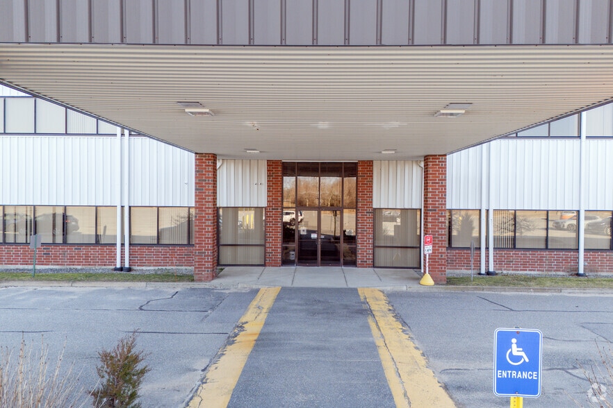 More Photos Of 81 Commerce Dr, Fall River Warehouse For Lease