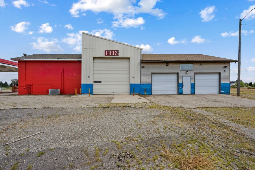 More Photos Of 3401 W Oakland Ave, Austin Truck Stop For Sale