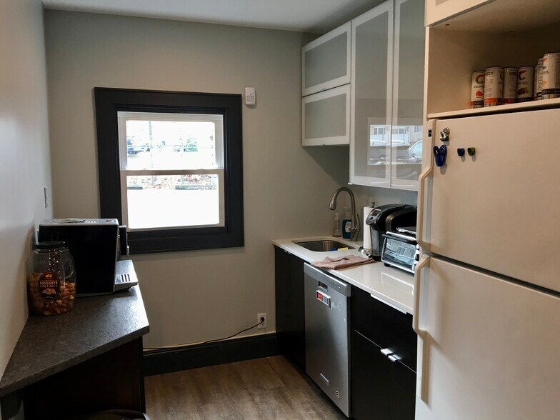 More Photos Of 2-14 Fair Lawn Ave, Fair Lawn Office Residential For Lease