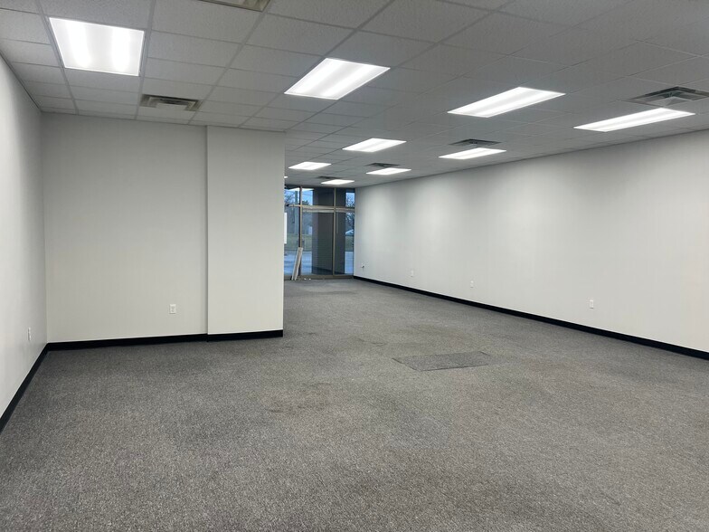 More Photos Of 5020 Beltline Ave NE, Grand Rapids Office Residential For Lease