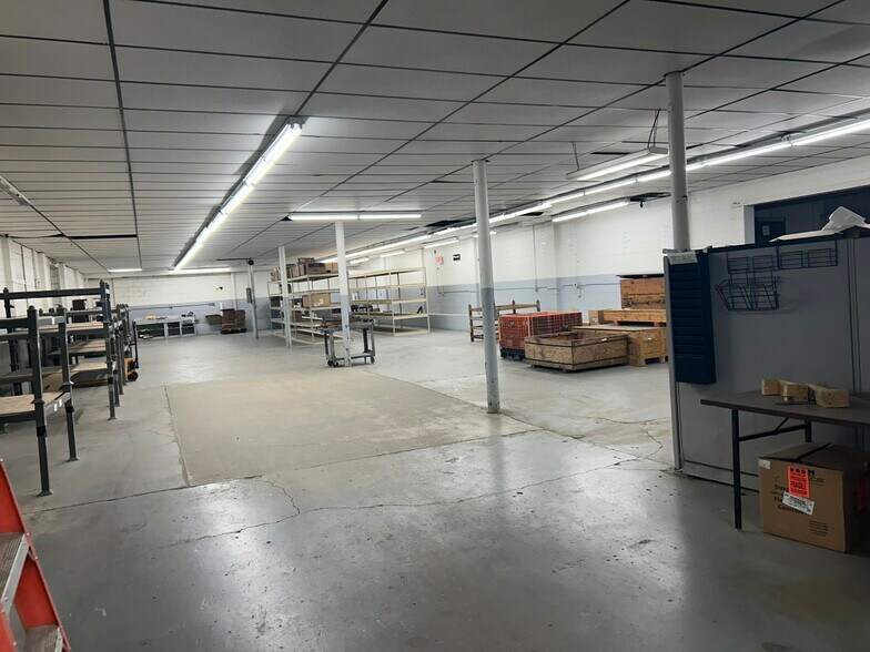 More Photos Of 3340-3350 Main St, Ravenna Light Manufacturing For Sale