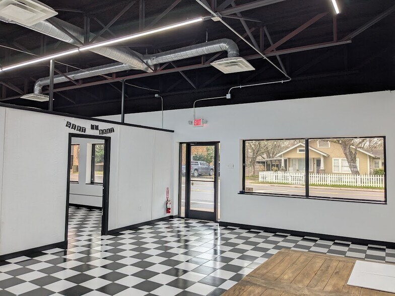 More Photos Of 717 Walnut St, Columbus Storefront Retail Office For Sale