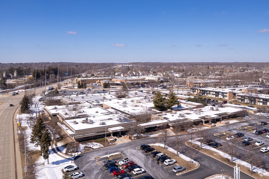 More Photos Of 1204-1332 W Northwest Hwy, Palatine Office For Lease