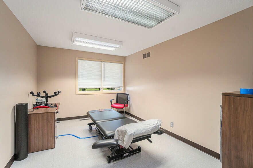 More Photos Of 2 Holly Ln, Paola Medical For Sale