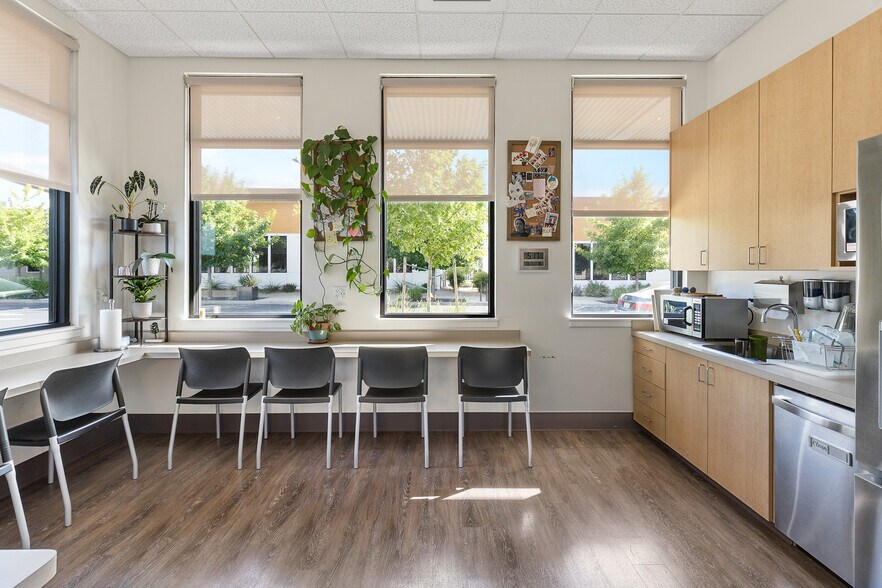 More Photos Of 2460 Beacon St, Chico Healthcare For Sale