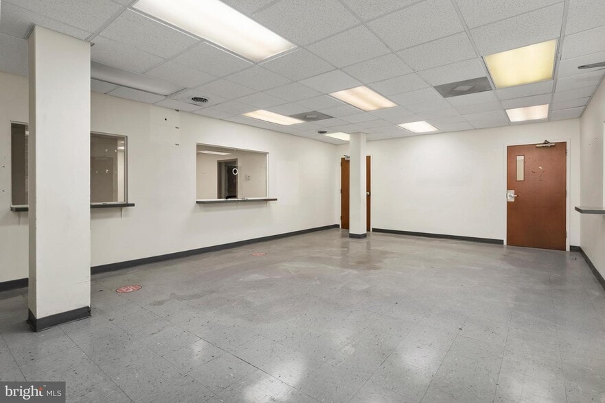 More Photos Of 100 W Franklin St, Hagerstown Office Residential For Lease