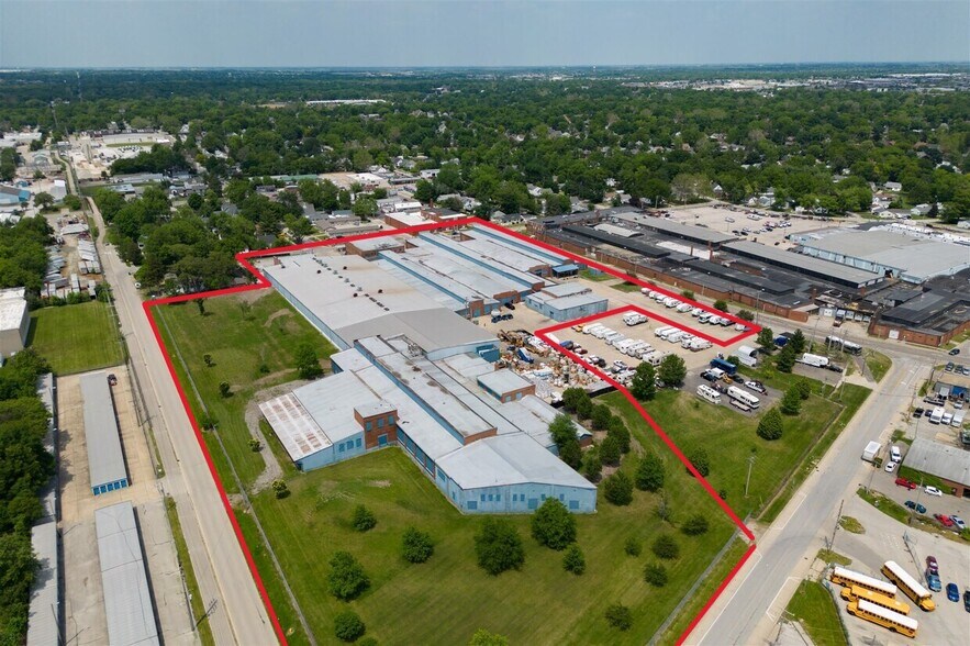 More Photos Of 1100 E Bell St, Bloomington Manufacturing For Lease