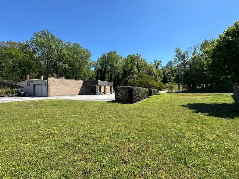 More Photos Of 328 Dupont Dr, Greenville Flex For Sale