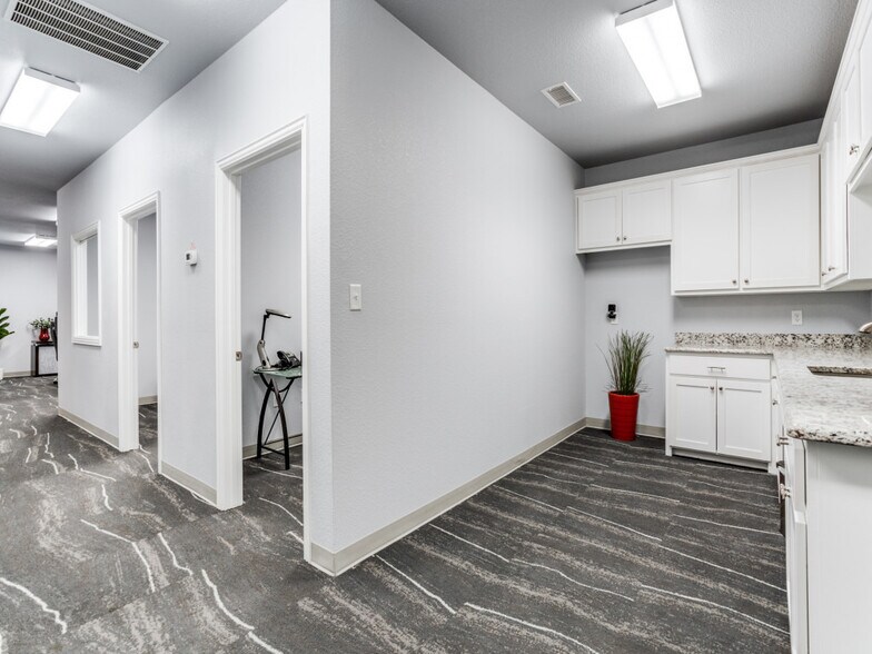 More Photos Of 122 Rose Ln, Frisco Warehouse For Sale