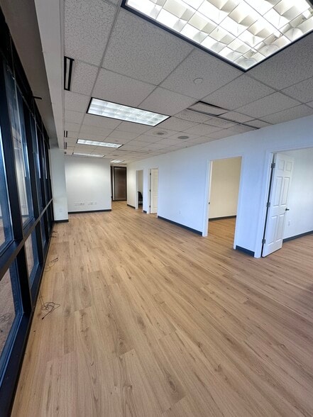 More Photos Of 730 Holiday Dr, Pittsburgh Office For Lease