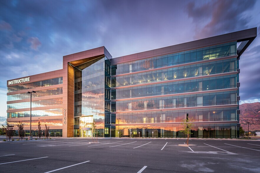 More Photos Of 2100 W Pleasant Grove Blvd, Pleasant Grove Office For Lease