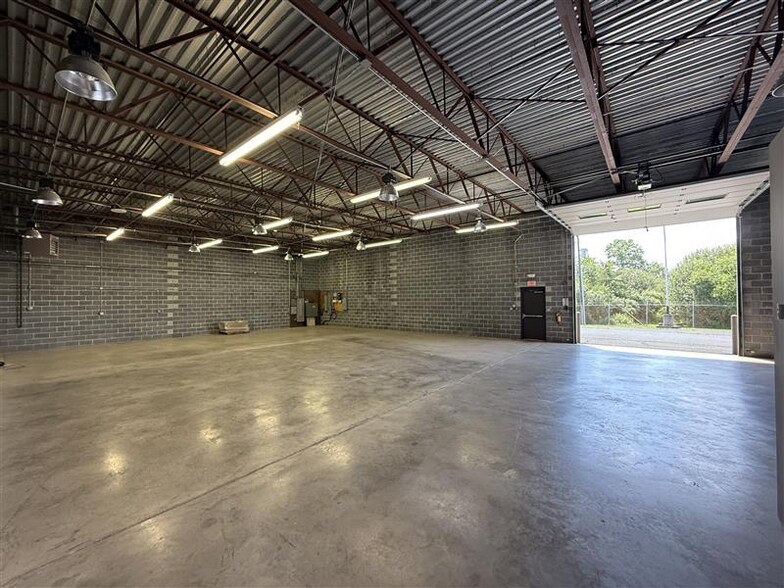 More Photos Of 2075 Quaker Pointe Dr, Quakertown Light Manufacturing For Lease