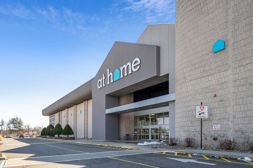 More Photos Of 5101-9119 Fashion Dr, Nanuet General Retail For Sale