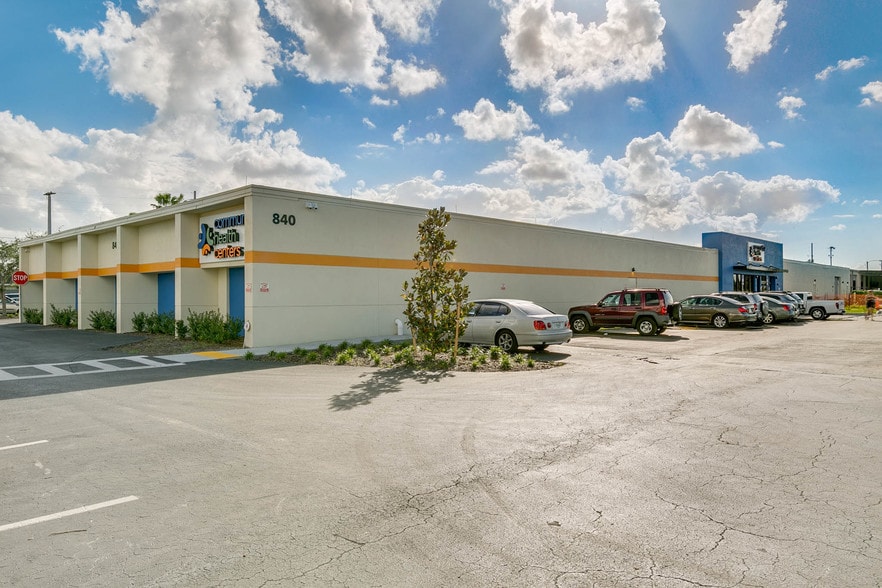 More Photos Of 800-840 Mercy Dr, Orlando Medical For Lease