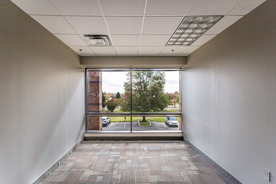 More Photos Of 9780 Ormsby Station Rd, Louisville Office For Lease