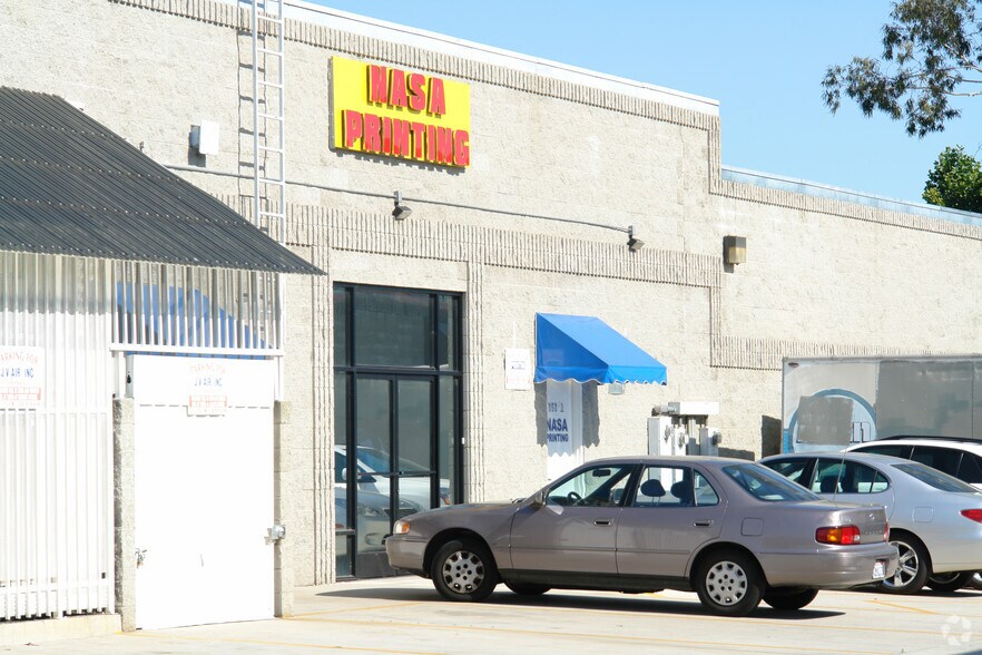 More Photos Of 658 Hawthorne St, Glendale Showroom For Lease