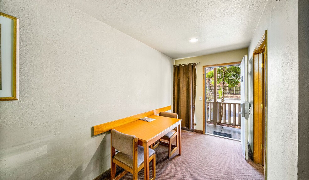 More Photos Of 2600 S Muskogee Ave, Tahlequah Hotel For Sale