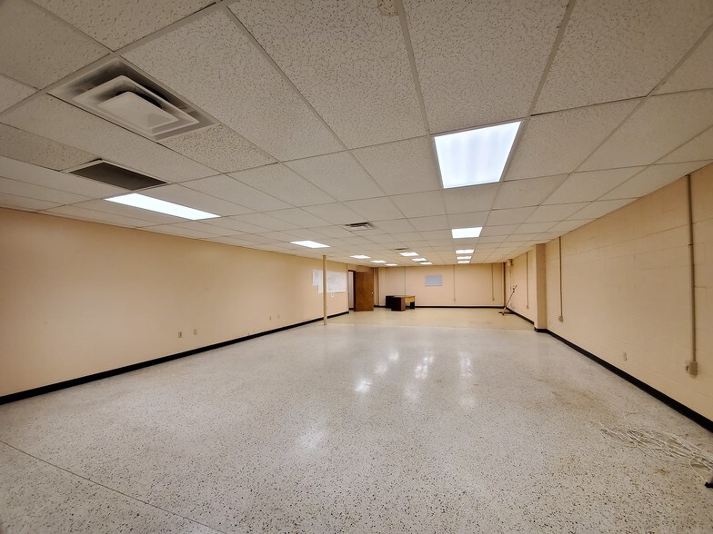 More Photos Of 227 28th St, Newport News Storefront Retail Office For Lease