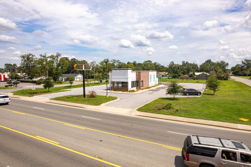Primary Photo Of 606 S Pierce St, Alma Fast Food For Sale