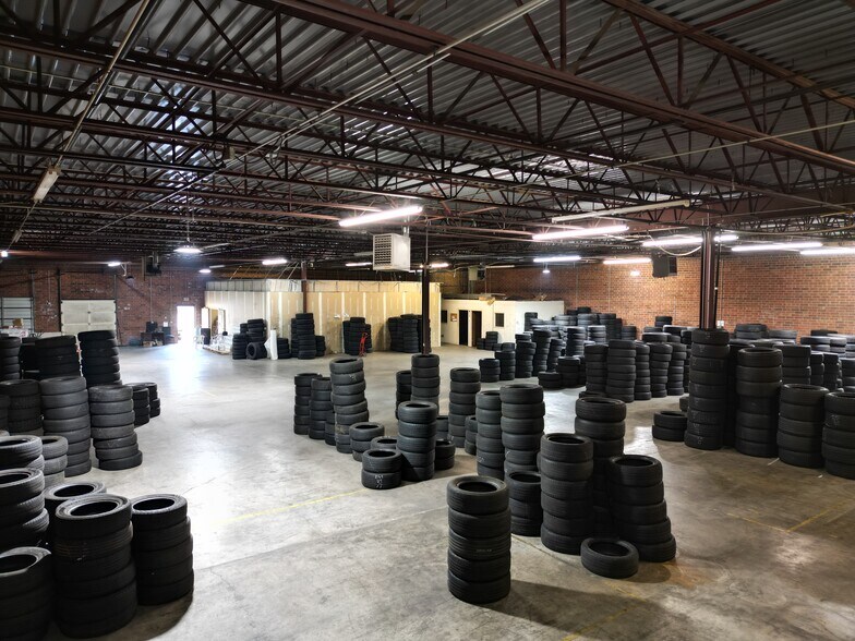 More Photos Of 900 Baker Rd, High Point Warehouse For Lease