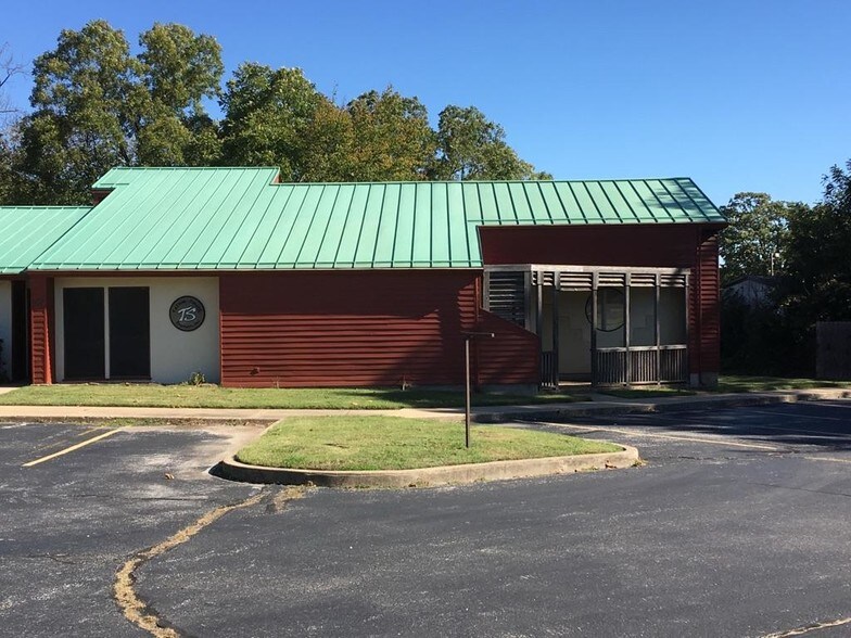 More Photos Of 1114 Poplar Pl, Rogers Medical For Sale